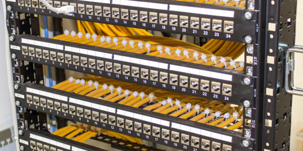 Instalación / Implantación / Legalización de ICT en Tarragona · Diseño e implementación de redes cableadas e inalámbricas