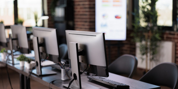 Proyectos de ICT Oficinas / Locales Comerciales els Garidells · Diseño e implementación de redes cableadas e inalámbricas